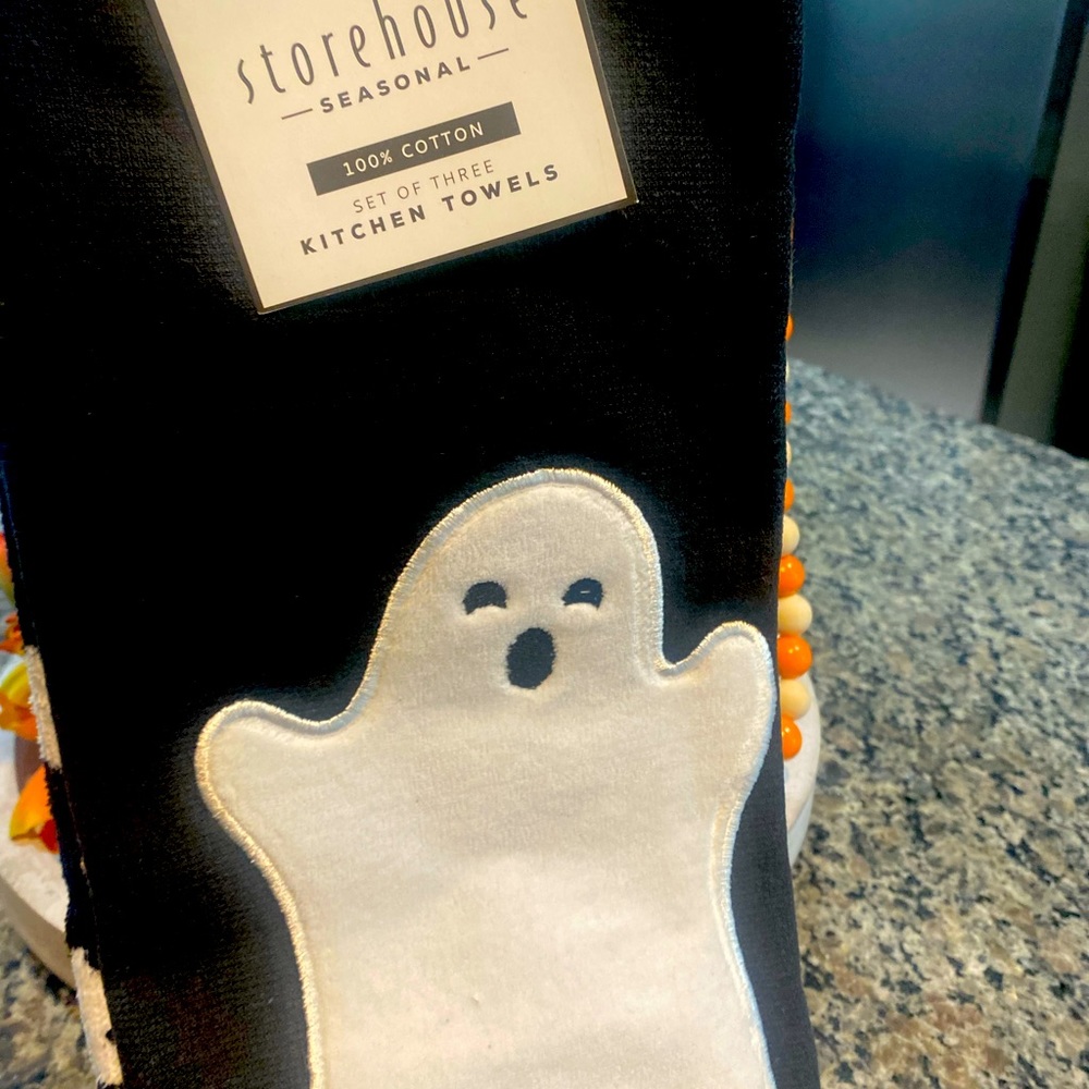 Storehouse set of 3 Halloween ghost towels! 3 different prints. NWT